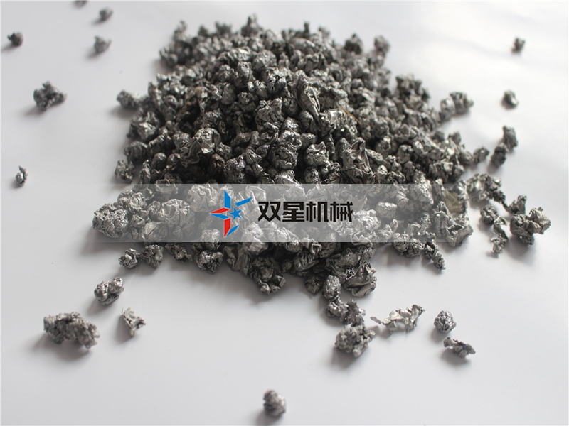 金屬粉碎機設(shè)備根據(jù)出料判斷篩板磨損程度