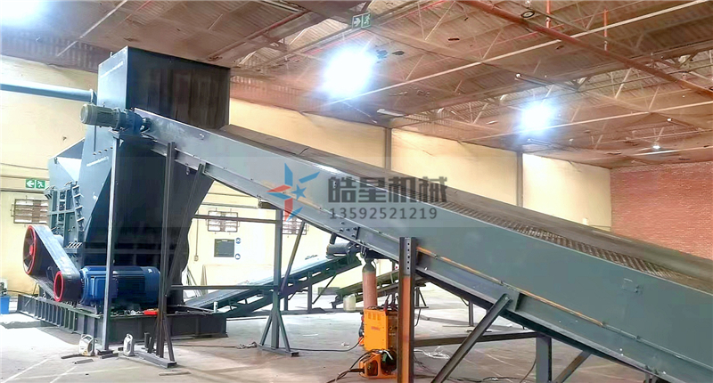 斷橋鋁破碎機(jī)作業(yè)現(xiàn)場(chǎng) 斷橋鋁破碎機(jī)作業(yè)現(xiàn)場(chǎng)