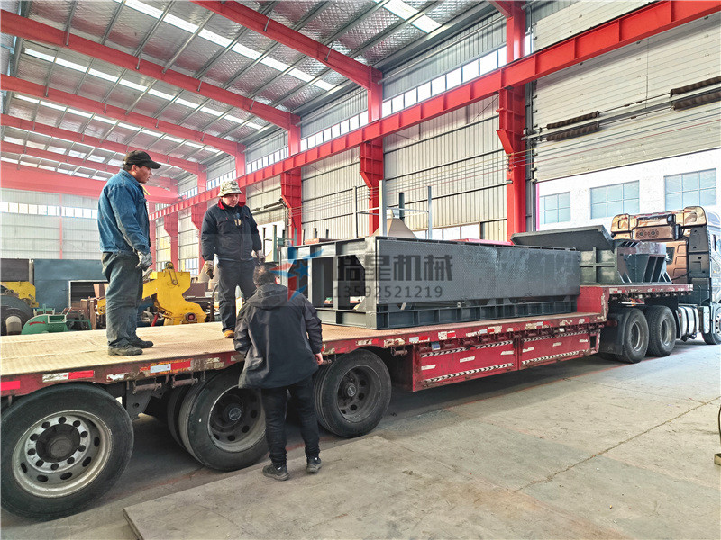 斷橋鋁破碎機(jī)裝車發(fā)貨 <a target='_blank'><span>斷橋鋁破碎機(jī)</span></a>裝車發(fā)貨